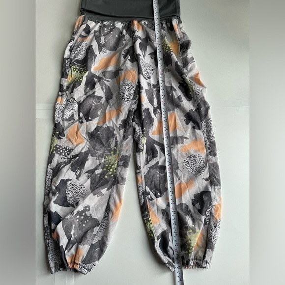 LULULEMON Om Pant Mini Art Pop White Multi / Slate 4 - Picture 5 of 7